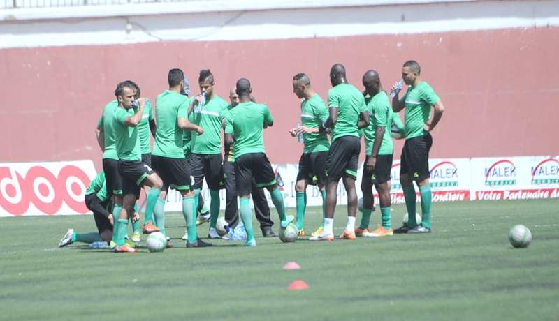 اللاعبون يهددون بمقاطعة لقاء القبائل بسبب المستحقات