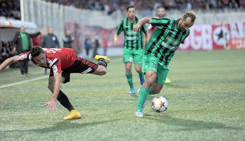 السنافر من دون 4 لاعبين أمام المكرة وبارتي يعود