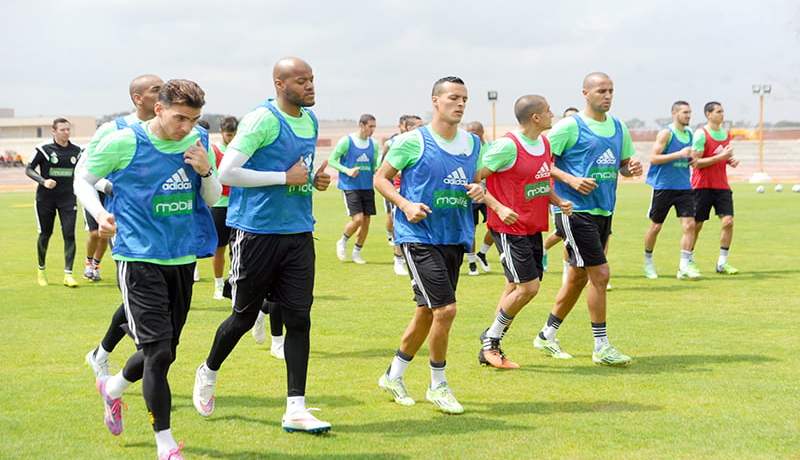 المنتخب الوطني يجرى آخر حصة تدريبية  بمشاركة كل اللاعبين