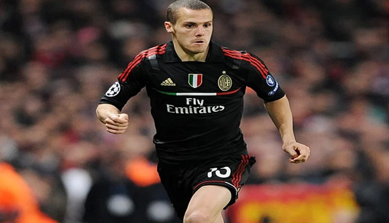 أليغري‮ ‬يتجاهل مصباح ويريد دفعه لقبول عرض تورينو‮ ‬