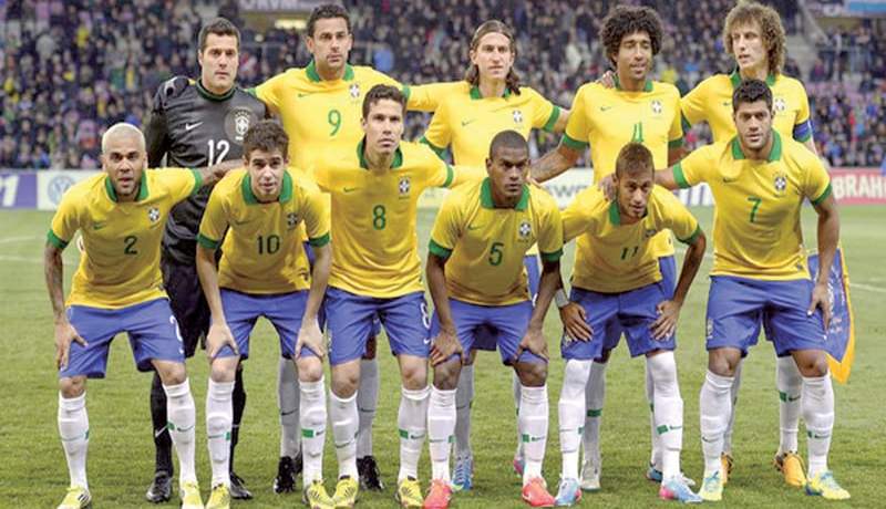 محتجون برازيليون غاضبون يهاجمون حافلة لاعبي منتخبهم