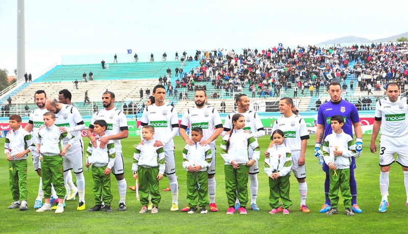 الإدارة تبـاشر تـوزيـع الصكـوك وتوزع 20 مليونا لكـل لاعب يوم الخـميـــس
