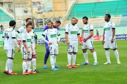 نزاع على أرضية الملعـب بين الشبيبة والوفاق في الحصة الأخيرة قـبل المباراة