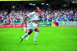 السياسي الكناري والعميد في المقدمة الشلف يقترب والموب يغرق أمام العلمة