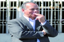 لاعبو مولودية وهران يُخيّرون جباري بين أموالهم والإضراب