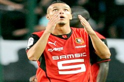 قادير يتلاسن مع أنصار رين.. يصف أحدهم بالمهرج ويتوعده بكسر فمه