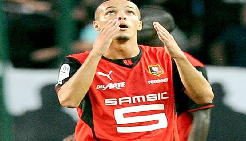 قادير يتلاسن مع أنصار رين.. يصف أحدهم بالمهرج ويتوعده بكسر فمه