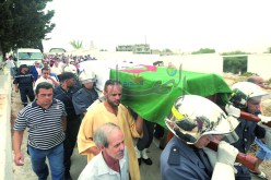 عمــيـــد المــدربـــــين اسمــــاعيــل خبــاطو يوارى التراب في مقبرة سيدي يحي وسط جو مهيب