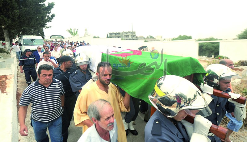 عمــيـــد المــدربـــــين اسمــــاعيــل خبــاطو يوارى التراب في مقبرة سيدي يحي وسط جو مهيب