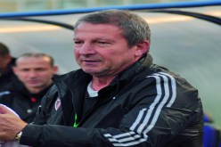 قدموا لنا لباسا رياضيا “كيس زبالة” في الاتحاد، يحمل شعار مولودية الجزائر أعدته لهم