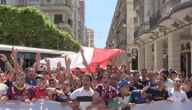 أنصار مولودية وهران يحاربون جباري بالمسيرات ويطالبونه بالمغادرة