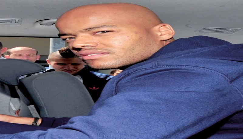 مدرب سيسكا صوفيا البلغاري يرفض تسريح مبولحي ويعِده بتسوية وضعيته