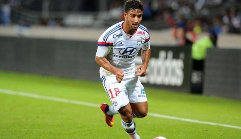 نصحت فقــير باختيـــار فرنســـا ولن يفصل في قـــراره قبـــل جــــوان