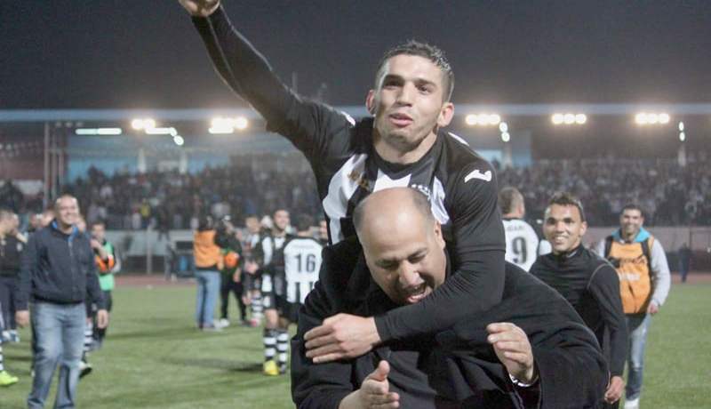 ‬ السلطات تمنح أكثر من‮ ‬3‮ ‬ملايير وحمّار‮ ‬يعِد بتسوية الأجور قبل مباراة الاتحاد