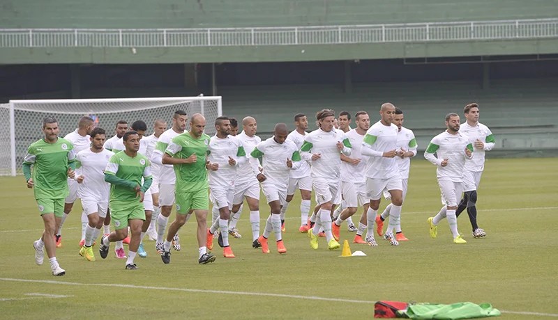 الصيـــام يحــيّر لاعبي «الخضر» وروراوة يصــرّ علـــى استشارة مفتٍ