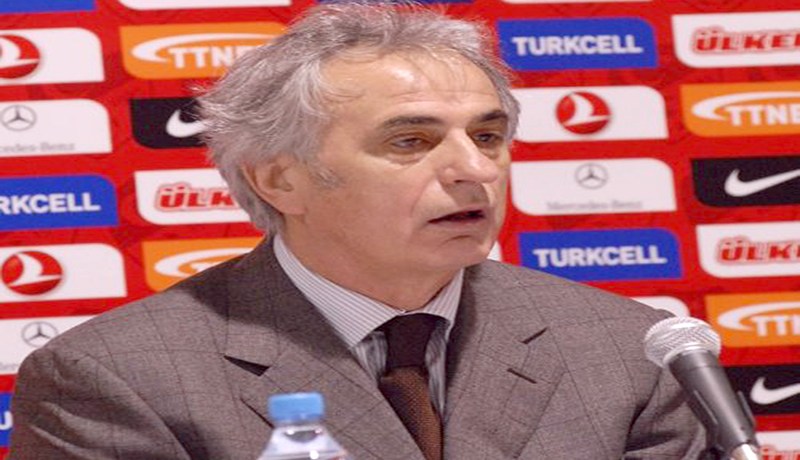 حليلوزيتش يتشاجر مجددا مع أحد لاعبيه وأنصار طرابزون سبور ساخطون عليه