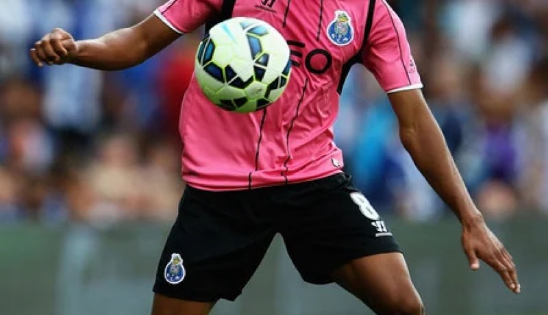 براهيمي في المركز الثاني مؤقتا في صراع أحسن متوسـط ميدان في عام 2014