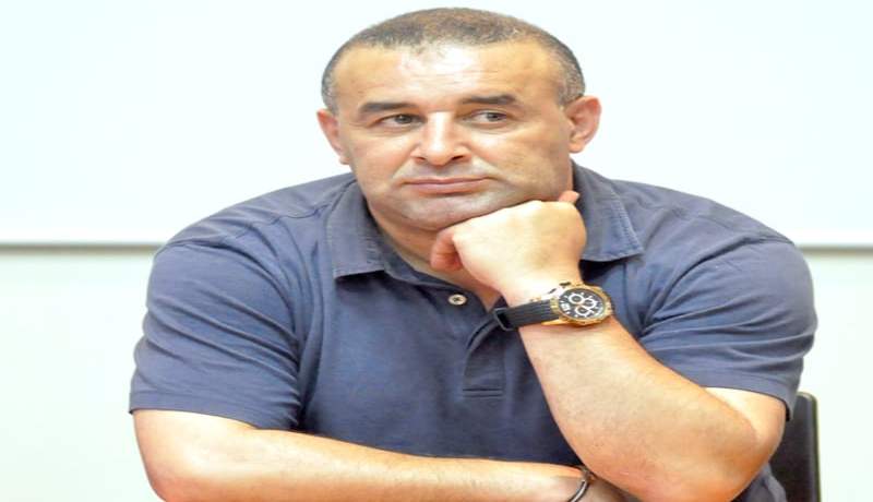 بن شيخة: شحاتة فخر كــل العرب وأفضّل العمل في النادي على المنتخب