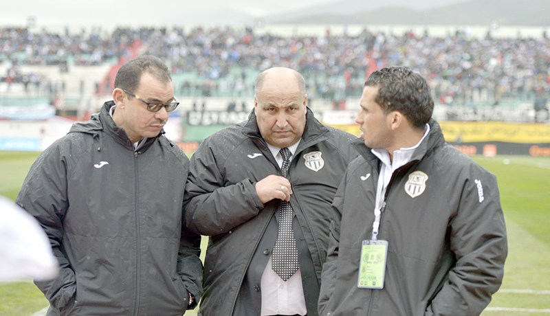 زياية يقترب من الرجاء البيضاوي وحمّار يفاوض مهاجم اتحاد الحراش عبيد لخلافته