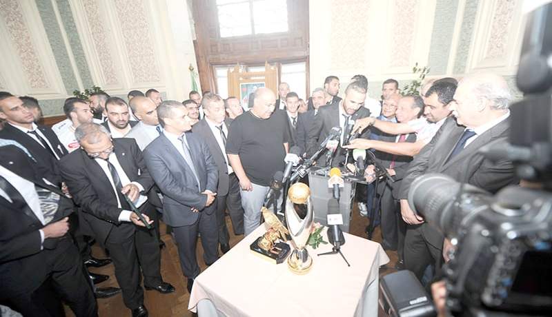 والي سطيــــف يمنـح 80 مليـــون سنتـيـــم لكـل لاعب من الوفـاق و20 مليونــا لغير المؤهلين