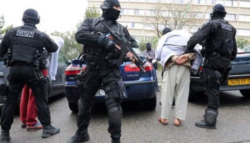 فرنسا تعتقل 3 متهمين بقتل شرطيين