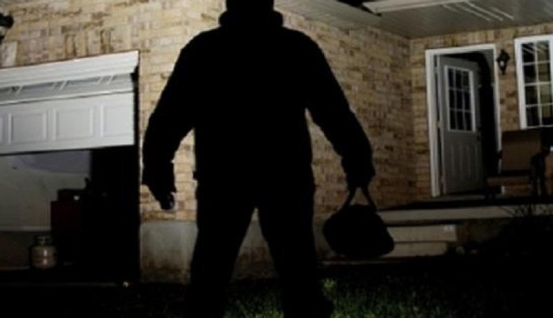 لصوص يقتحمون منزلا ويعتدون على صاحبته ويسلبونها 79 مليون سنتيم