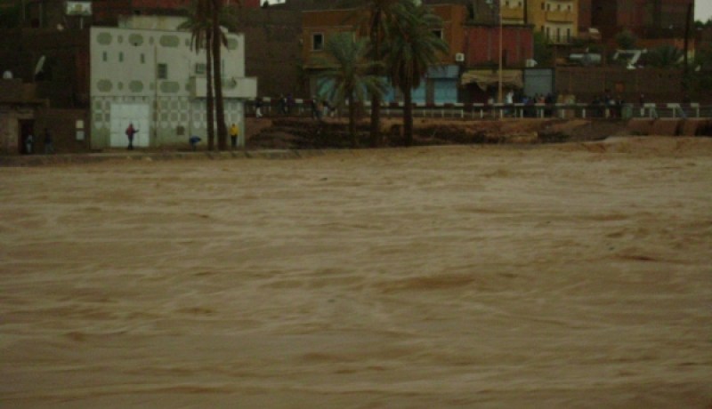 إنقاذ 3 أشخاص حاصرتهم مياه وادي لوهاش بناحية أولاد جلال في بسكرة