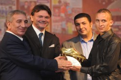 مسعود يتوّج بجائزة الحذاء الذهبي تحت أعين تروسيه وسعدان