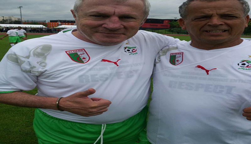 مدرب الكيان الصهيوني السابق يلعب بقميص الجزائر رفقة نجوم منتخب 82 في مباراة خيرية بباريس