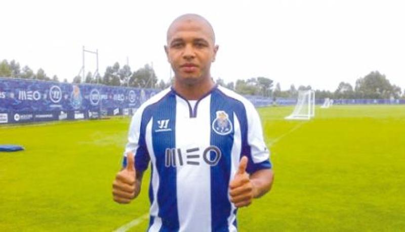 براهيمي يـواصـل حصد الثـناء وموقـع «ياهـو» يخـتاره أفضـل لاعب عربي في 2014