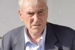 بن يلس قلق بشأن الإستقدامات وبن تشوك في ورطة بسبب الأموال