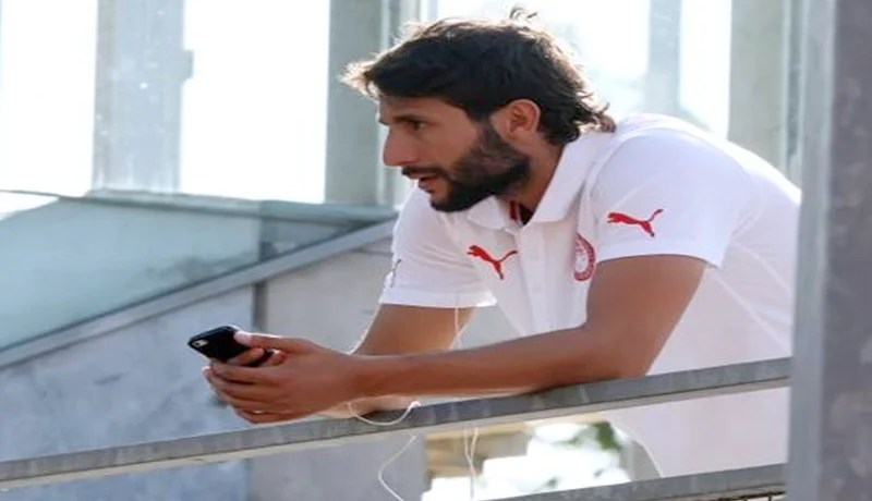 عبدون يرفض لعب مباراة ودية مع أولمبياكوس والإدارة تعرضه للبيع بأكثر من 3 ملايين أورو