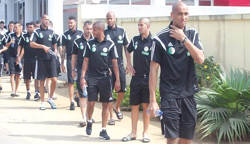 الخضر يخرجون في نزهة إلى شوارع مونغومو تحت حراسة الكلاشينكوف