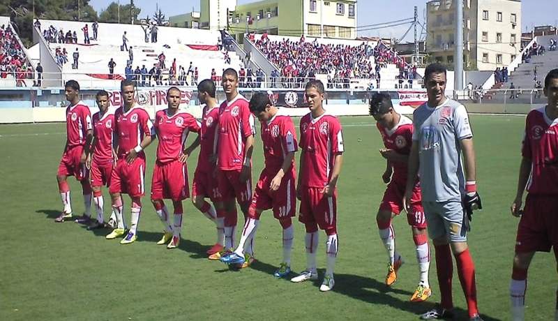 الأنصار التفّوا حول اللاعبين وحيّوهم بطريقة حضارية قبل مباراة‮ “‬البابية‮”