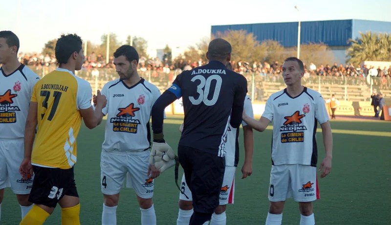 “خلّو الحمراء… راهي تدور على الشعـرة”