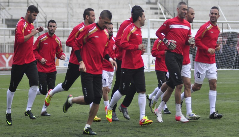 معنويات اللاعبين في الحضيض وبن شوية يرفع التحدي