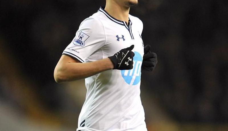 بن طالب يرد على فقير  الحمد لله أنا محظوظ لأنني جزائري