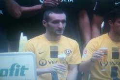 الجزائري‮ ‬واعلي‮ ‬ينتهك حرمة رمضان في‮ ‬أول‮ ‬يوم في‮ ‬ألمانيا ويظهر حاملا كوب خمر‮‬