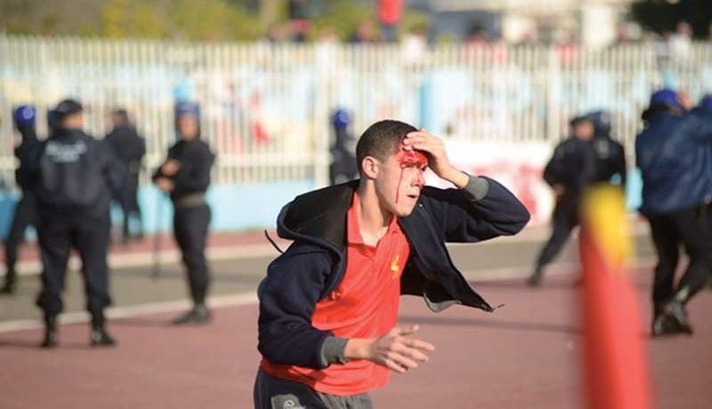 9 إصابات في صفوف أنصار بلوزداد بعد انهيار المدرج الحديدي لملعب الأربعـاء