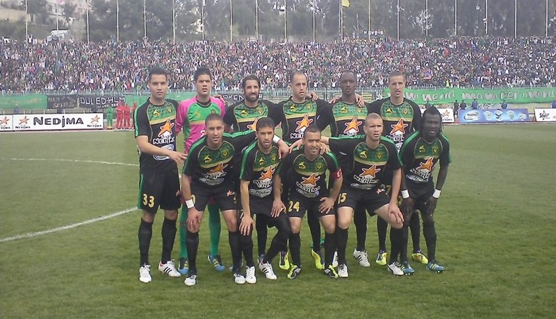 ‮ ‬ إدارة شباب قسنطينة تواصل قراراتها الصارمة ومنصوري،‮ ‬بوخيت وزيتي‮ ‬كادوا‮ ‬يُطردون