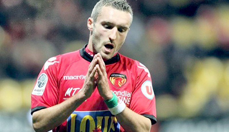 إيدير واعلي‮: “‬أفضّل مغادرة فرنسا ولديّ‮ ‬6‮ ‬عروض من إسبانيا،‮ ‬البرتغال وانجلترا‮”‬