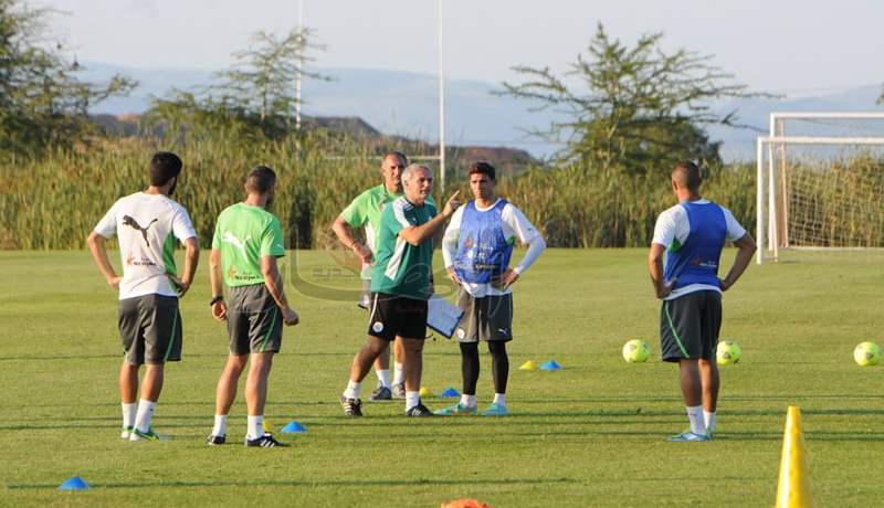 اتهامات متبادلة بين اللاعبين حول الخسارة أمام تونس وحليلوزيتش يوبّخهم