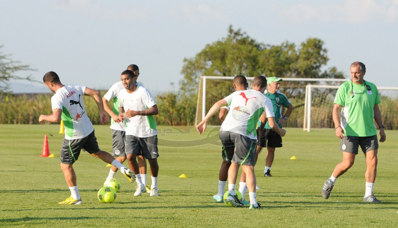 حراسة أمنية مشددة خلال تدريبات “الخضر”… والمنتخب في “كازيرنة”