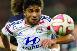 ســـأنتــظر إلى آخــــر لحظــــة للاختيـــار بين الجــزائـــر أو فــرنســا