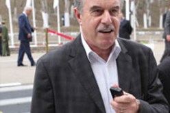 “الفقيد كرمالي كان بمثابة طبيب نفساني للاعبين تشرفت بالعمل معه والجزائر فقدت شخصية كروية كبيرة”