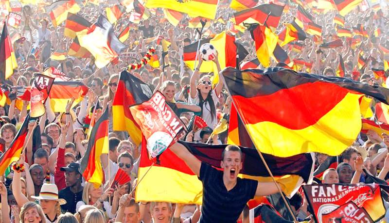 المــاكينات الألمانية تصطدم بالعـــزيمــة البرتغـالية في‮ ‬مجموعــة الموت