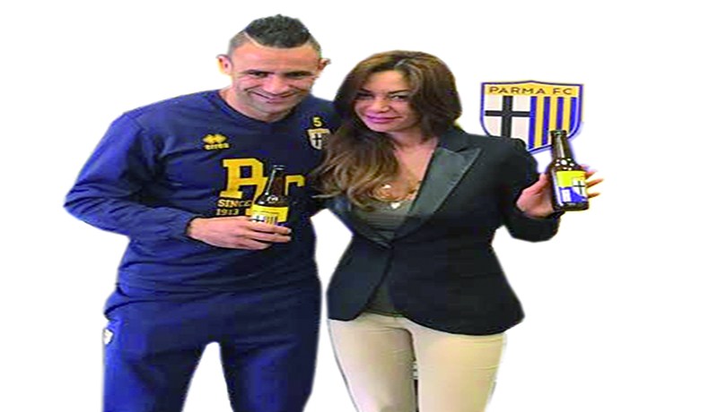 غزال يشارك في الترويج لمشروب كحولي في بارما ويستفز الجزائريين