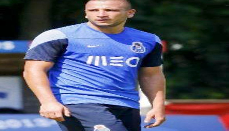 غيلاس يصاب في الساق.. يتوقف عن تدريبات بورتو ويغيب عن لقاء مرسيليا الودي