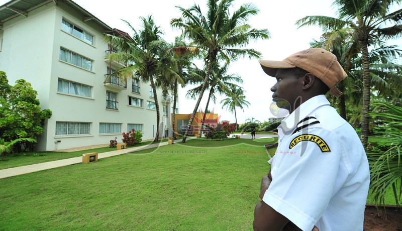 السلطات البينينية ترهن حياة لاعبي “الخضر” وتخصص أقل من 250 شرطي لتغطية اللقاء