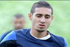 تعطل انتقال بلفوضيل إلى «كوينز بارك» و«واست هام» يعود إلى الواجهة